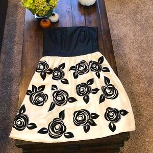 White House Black Market Dress! 🌹